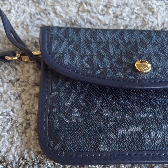 MICHAEL Michael Kors Blue Clutch Wristlet with snap closure NWT leather - Picture 3 of 10